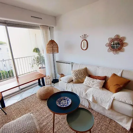 Exceptionnel T2 A Quelques Pas De La Mer Et Du Port D'hyeres Lesclesdenicole Apartment